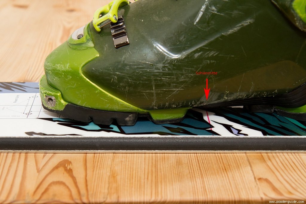 \"Mmsudd\" method: Simply align the shoe with the sole center marker on the mounting point marker that has just been attached