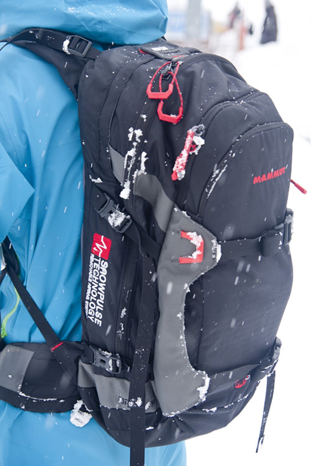 The avalanche airbag backpack with removable airbag system in the freeride practical test
