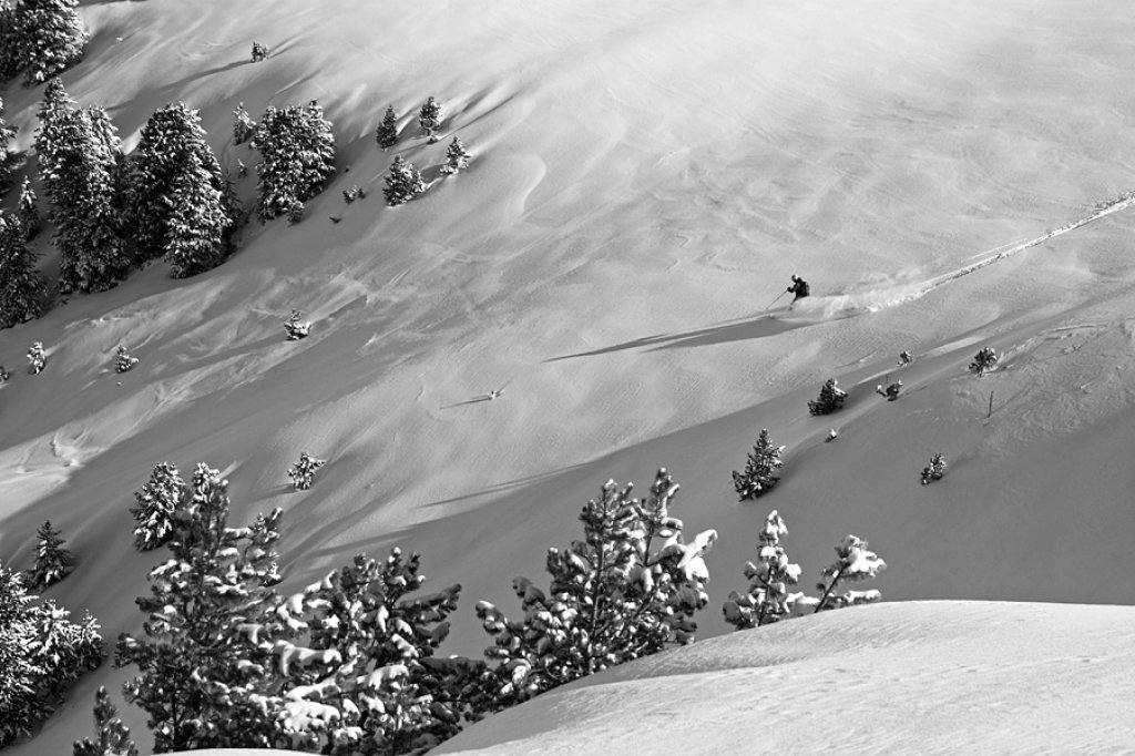Moderate pleasure powdering on north-facing slopes on April 12, 2012 - more to come...