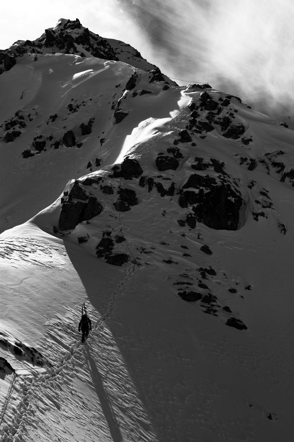 Part of the ascent runs along a snow ridge