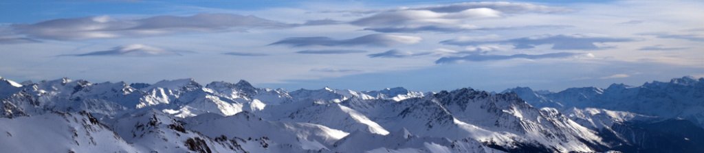 Foehn clouds south of the main Alpine ridge in Tyrol