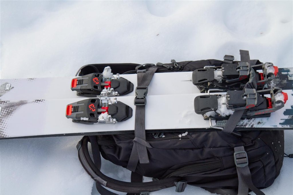 The ski and snowboard holder without reinforcements