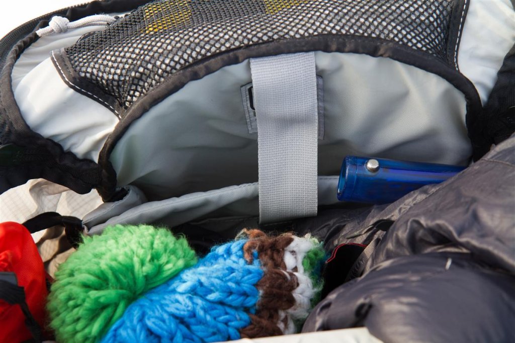 The padded laptop compartment secured with a Velcro strip and the compartment in front for documents, hydration bladder or other items are easily accessible from the lid access. No matter how full the backpack is.