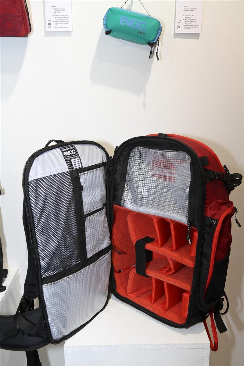 The EVOC CP 26L. Separate camera and main compartment, side camera access, handy size and everything the freerider needs make this photo backpack extremely interesting