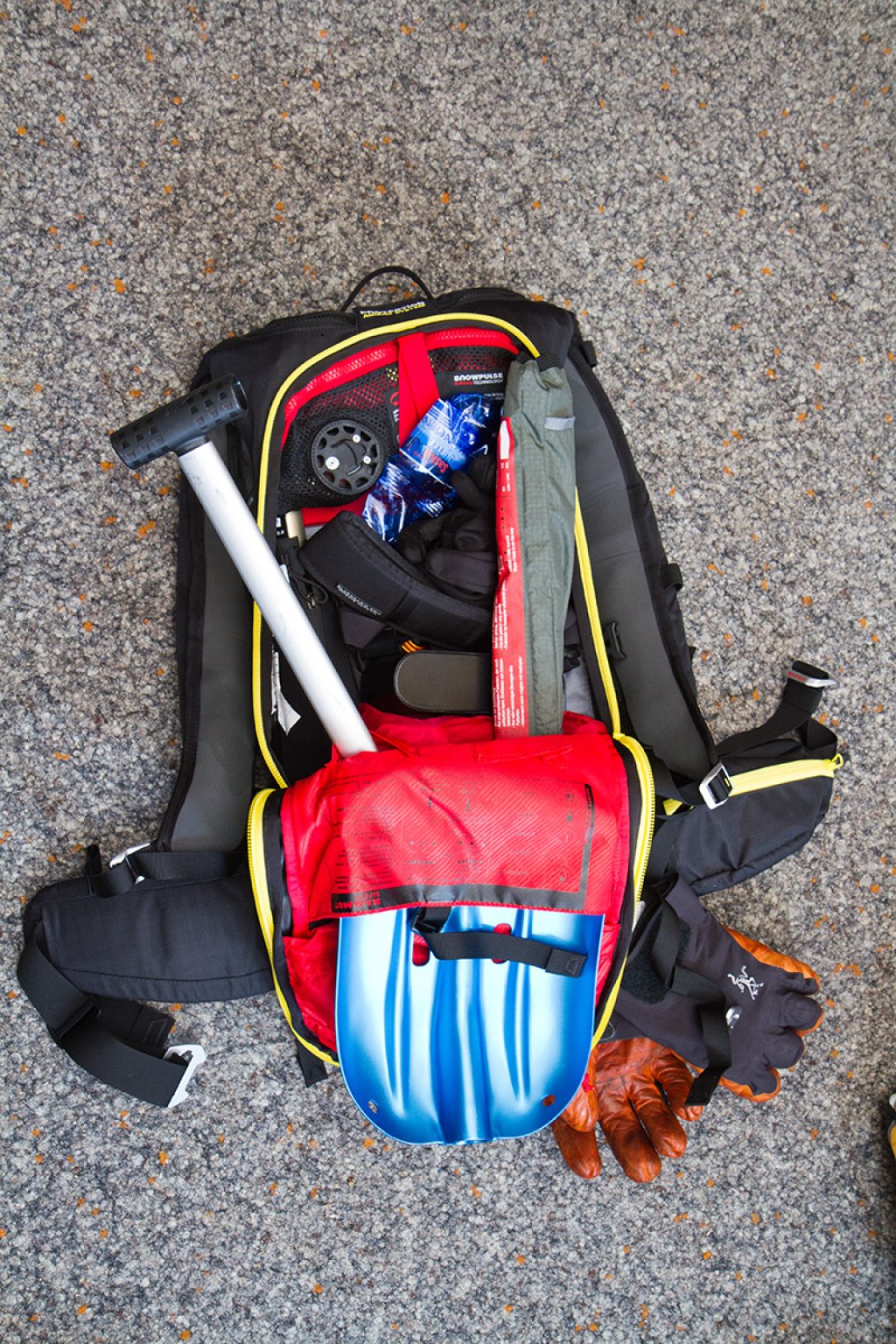 Everything a freerider needs for the whole day fits easily into the Rocker Protection 15