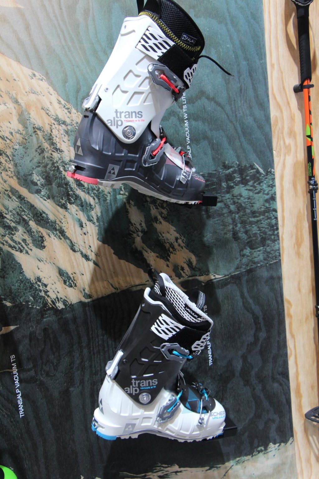 With the Transalp series (2 men's and 2 women's models), Fischer is bringing out ski touring boots with a shell that can be molded using Vacuum technology.