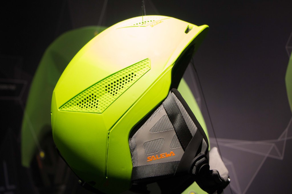 One for everything! Salewa Vert: A lightweight climb-to-ski helmet for alpine-oriented ski tourers and freeriders
