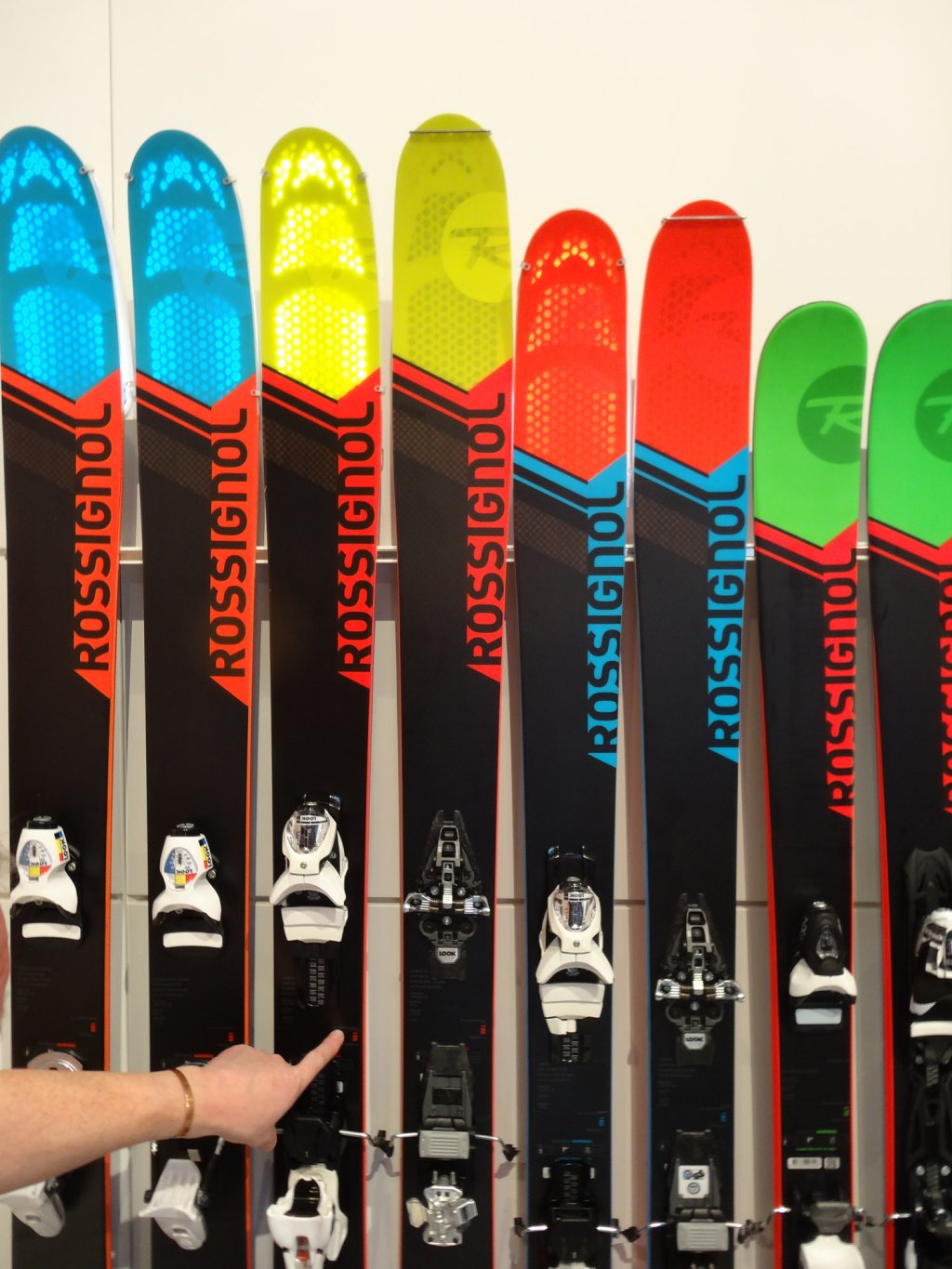 Rossignol has given the 7 series an update in the form of a lighter structure and upper belt with more touring stiffness in the proven shapes.