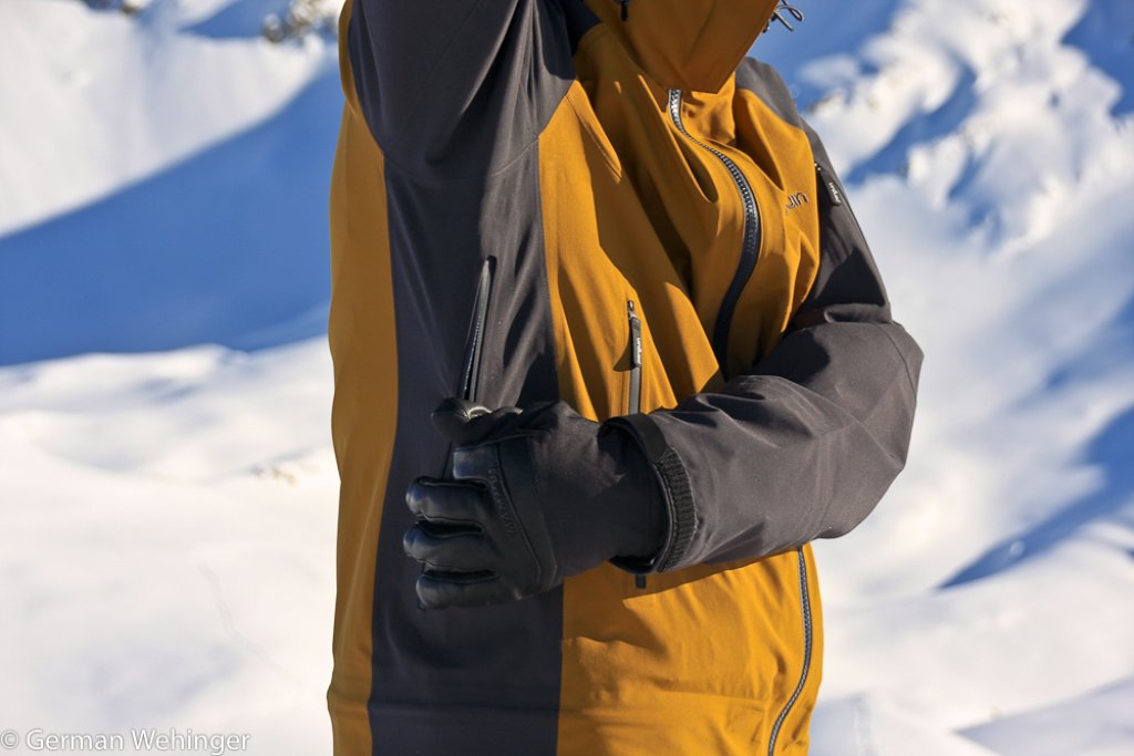 The jacket ventilation zippers can also be operated when wearing gloves
