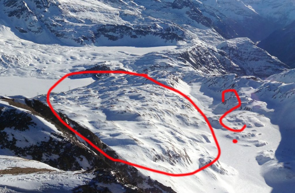 Extract from the picture at the beginning: the model does not see very small-scale terrain structures. But even if it did - what would be the correct snow depth for this area?