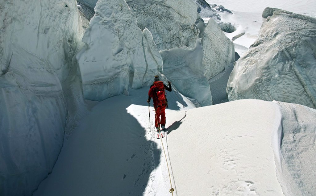 Crossing the glacier quarry in the \"Buuch\".