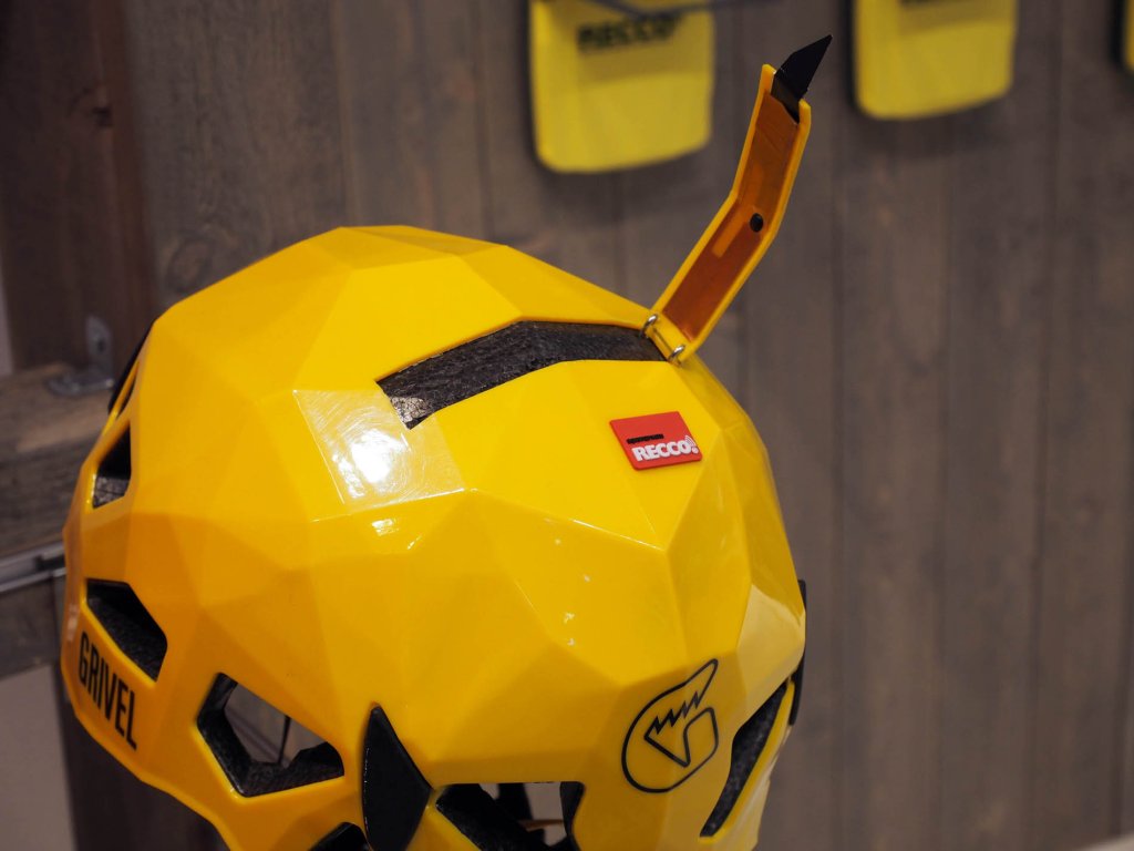 Recco reflector in the helmet