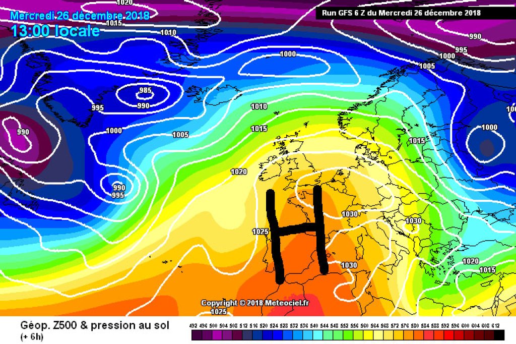 500hPa geopotential and ground pressure, Wednesday 26.12.18: Strong high over Western Europe.