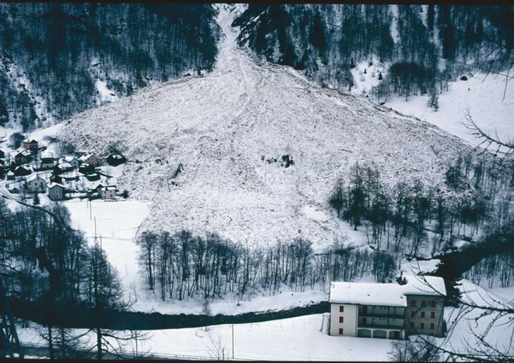 Size 5: Extreme avalanche (formerly: very large avalanche). Length approx. 3km, volume over 100,000m3.