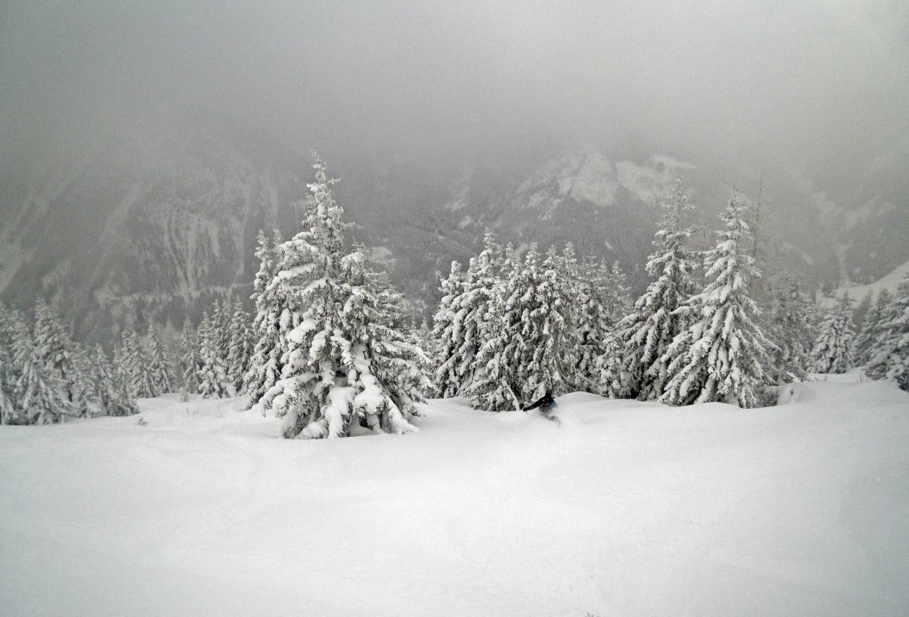 Current CR quote: Snowboarders complain about limited visibility due to too much spray.