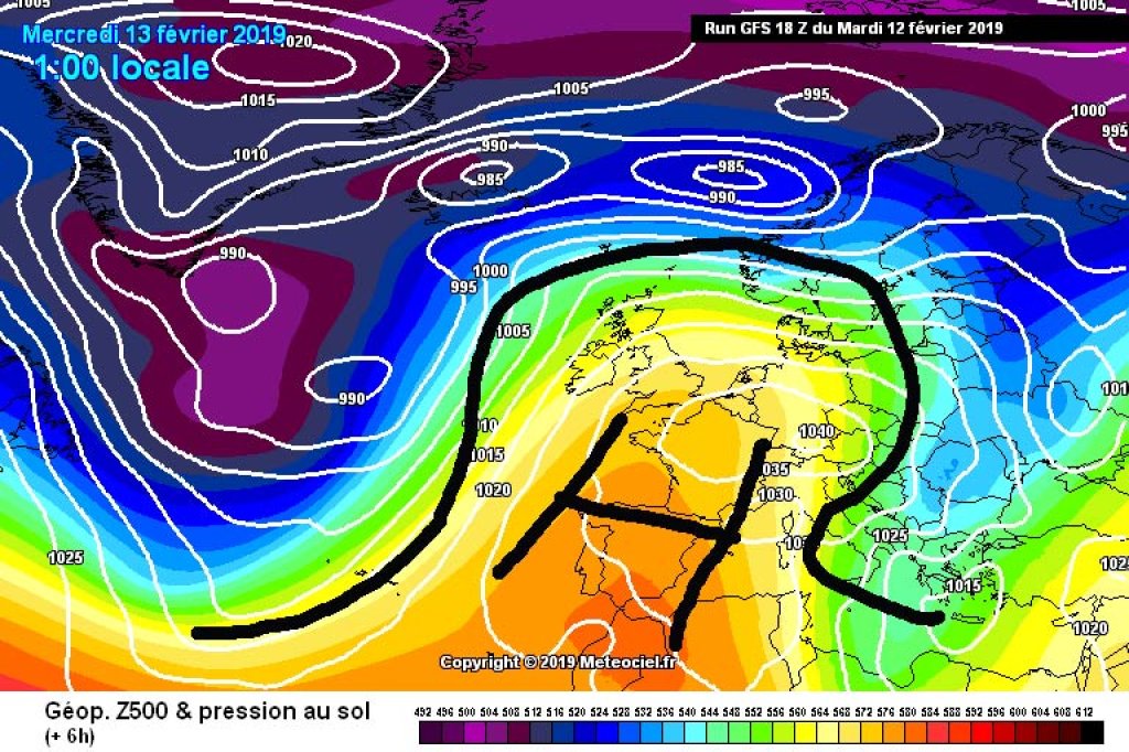 500hPa geopotential and ground pressure, Wednesday, 13.2.19. An omega layer will dominate the weather from today and bring plenty of sunshine to the Alpine region.