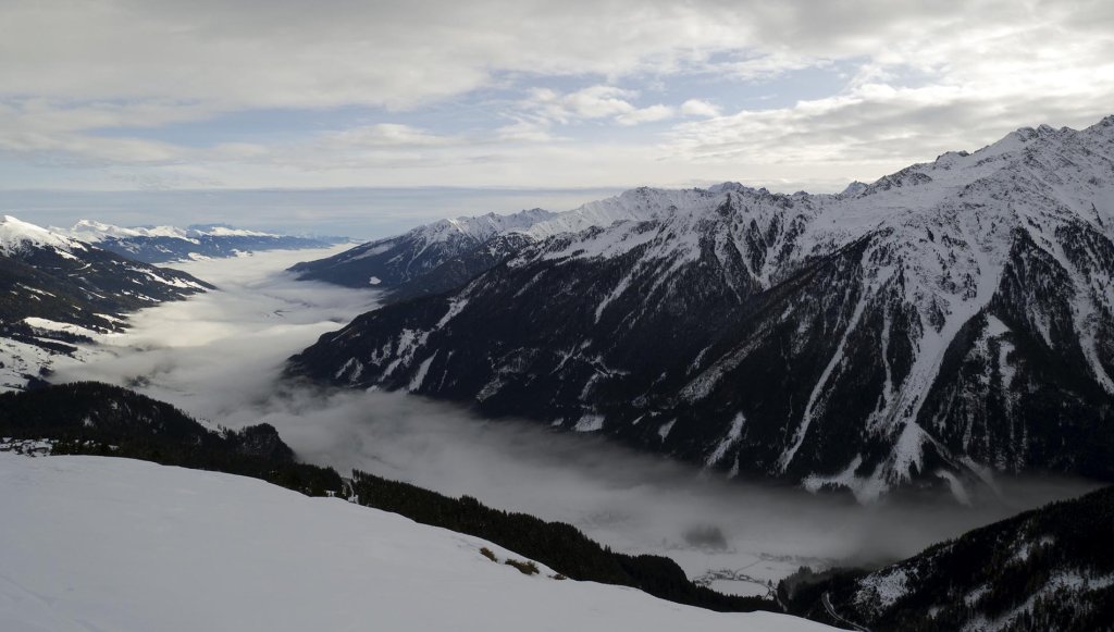 Today, Wednesday: High fog north of the main ridge, with some higher clouds above.