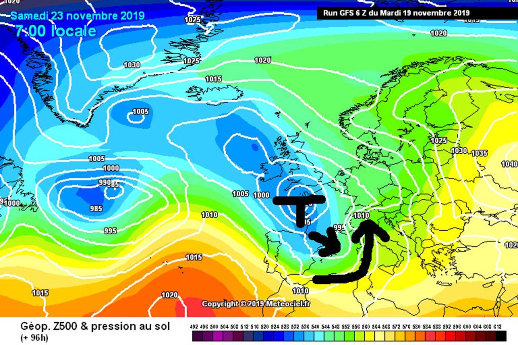 500hPa geopotential and surface pressure for Saturday, 23.11. Low pressure system slides into the Mediterranean.
