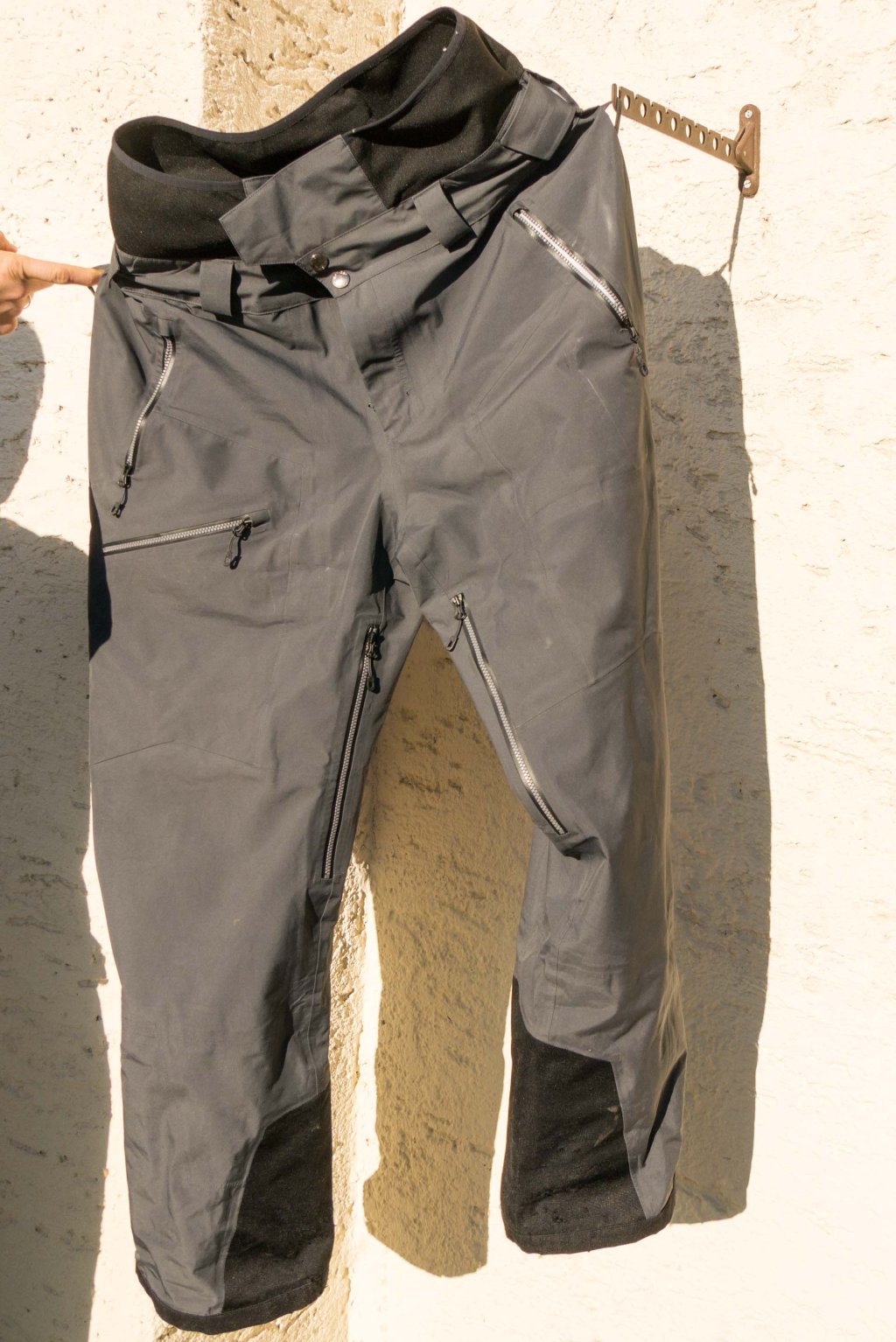 The pants have a few loops on the waistband, which is practical for hanging them up to dry
