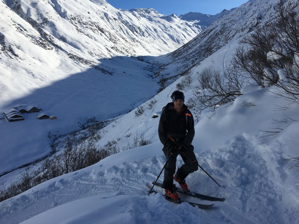 Ski touring with the Scott Vertic combo
