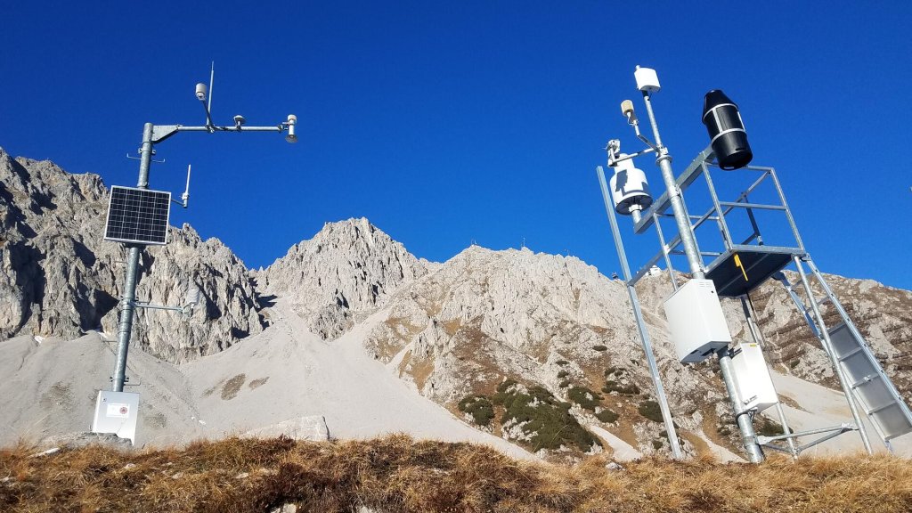 Two snow measuring stations are waiting to be used in winter 2020/21. It's hard to imagine that the gravel trips above them were already inviting you to go powdering at the end of September (see CR #578 from 27.9.20)!