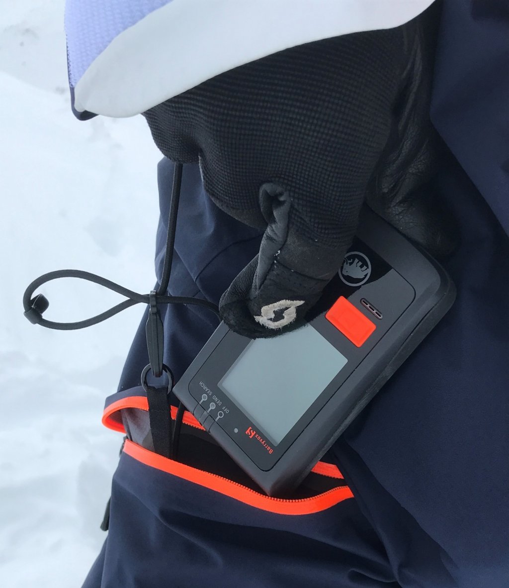 Mammut LA LISTE Pro HS pants - pocket with loop for attaching e.g. an avalanche transceiver