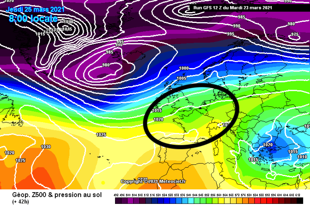 500hPa geopotential and ground pressure, Thursday, 25.3 The marked shortwave trough clouds the sunshine.