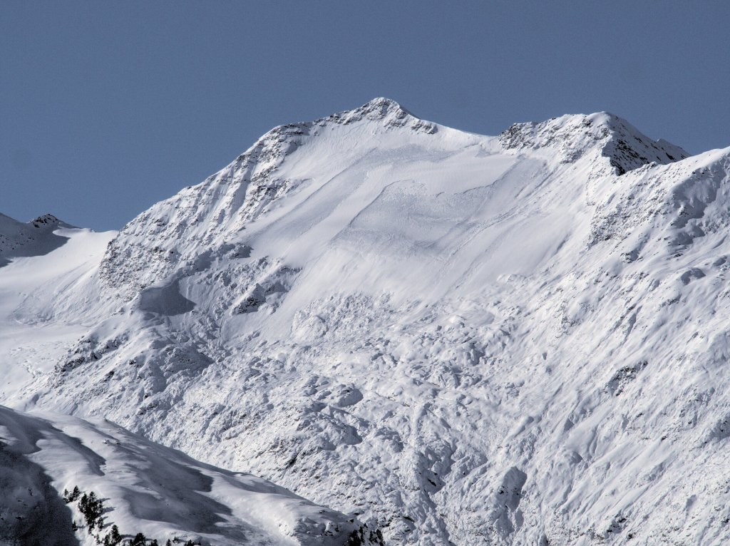 Avalanches on the Schalfkogel, Ötztal Alps, photo from 6.11.21.