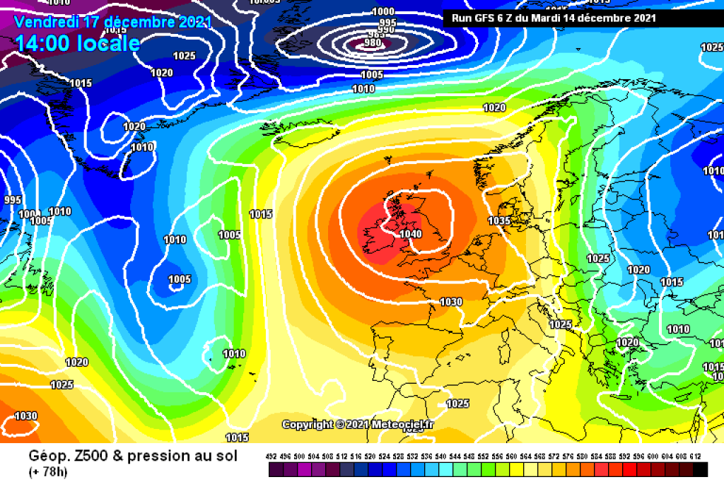 500hPa geopotential and surface pressure, GFS, for Friday, 17.12. Omega block over western/central Europe. Low and cold air in the east.