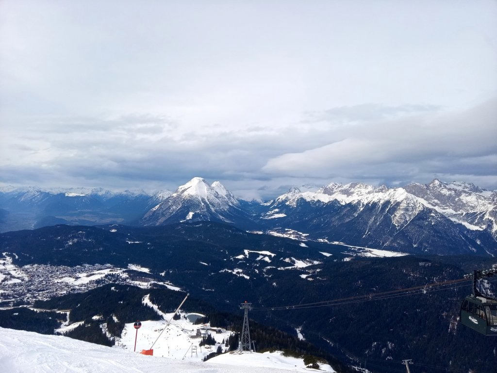 View towards Hohe Munde and Co from Seefeld. Thin snow cover in the higher valleys, green Inntal valley to the left.