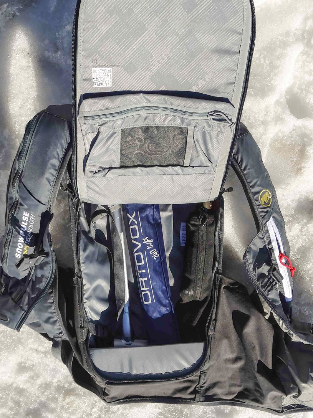 Mammut Alyeska Protection Airbag Vest - Hauptfach mit nur Sicherheitsausrüstung