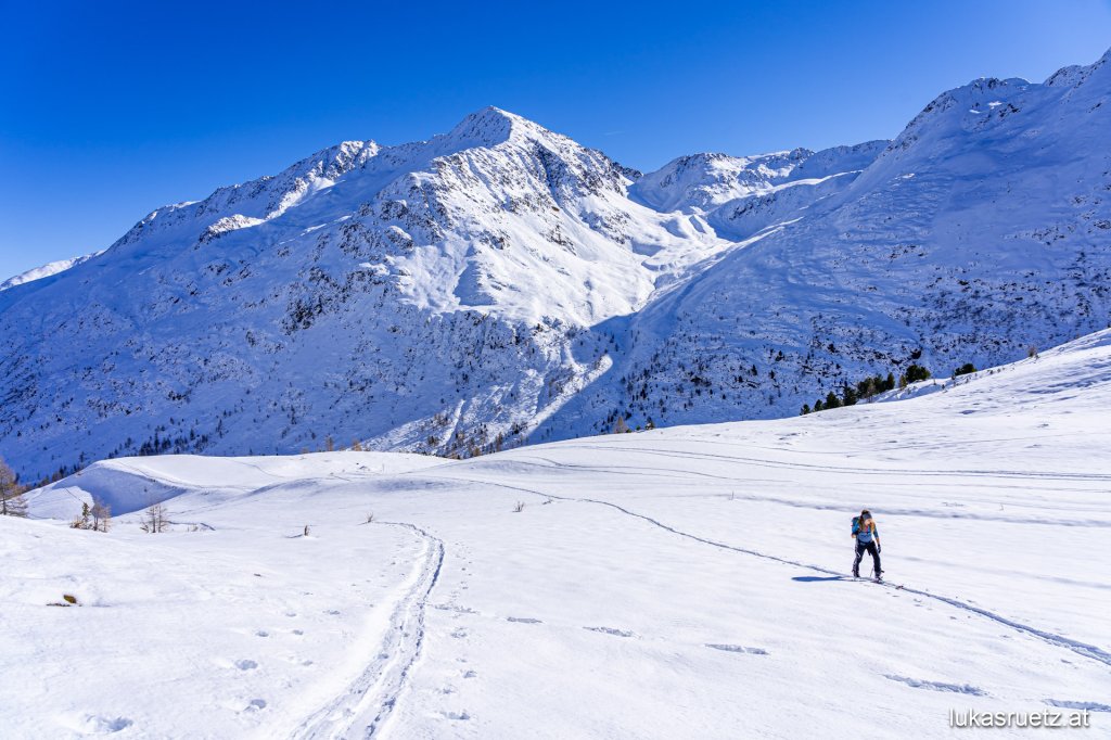 Tolle Schneelage am Alpenhauptkamm und südlich davon. Staller Sattel.