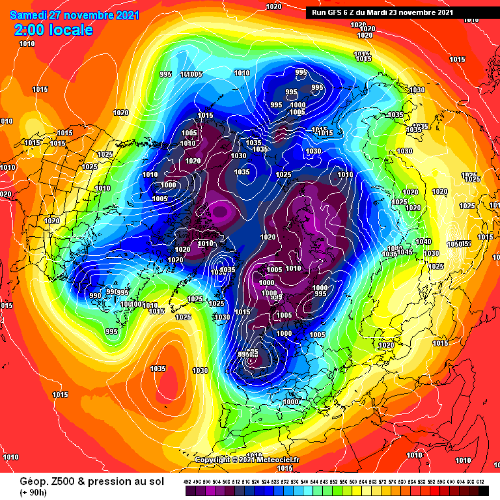 500hPa Geopotential und Bodendruck, GFS, für Samstag, 27.11.21: Gestörter Polarwirbel, weit nach N ausgedehntes Atlantikhoch, Tiefdruck und kalte Luftmassen über Mitteleuropa und dem Alpenraum. 