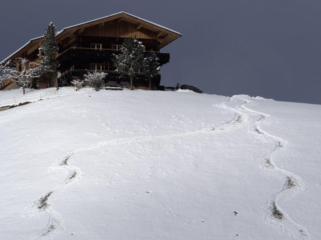 Nach dem letzten Schneefall in niedrigen Lagen Tirols: Optisch ansprechend, skifahrerisch mäßig.